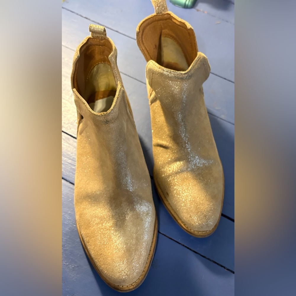 DIBA True Skyler Metallic Tan Suede Ankle Boots Size 8